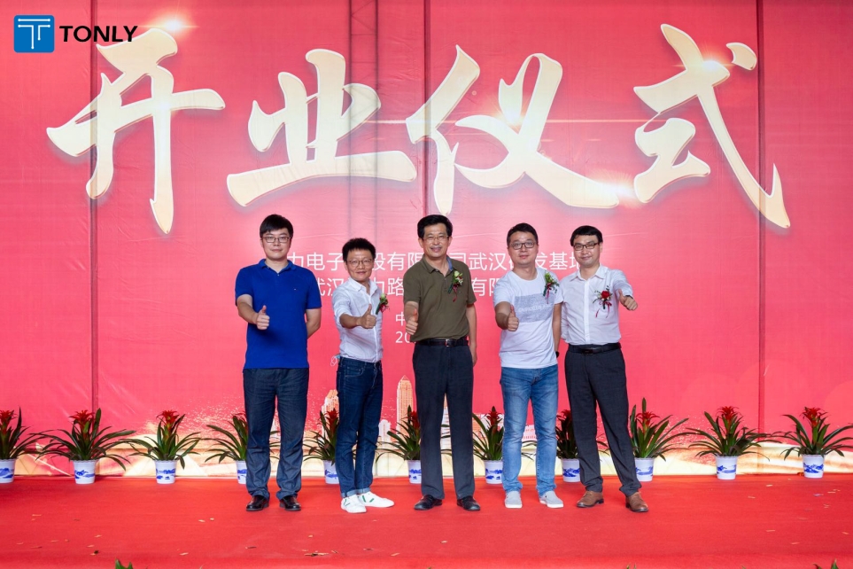 欣喜！武汉V66.COM官方网站盛猛进行开业典礼！